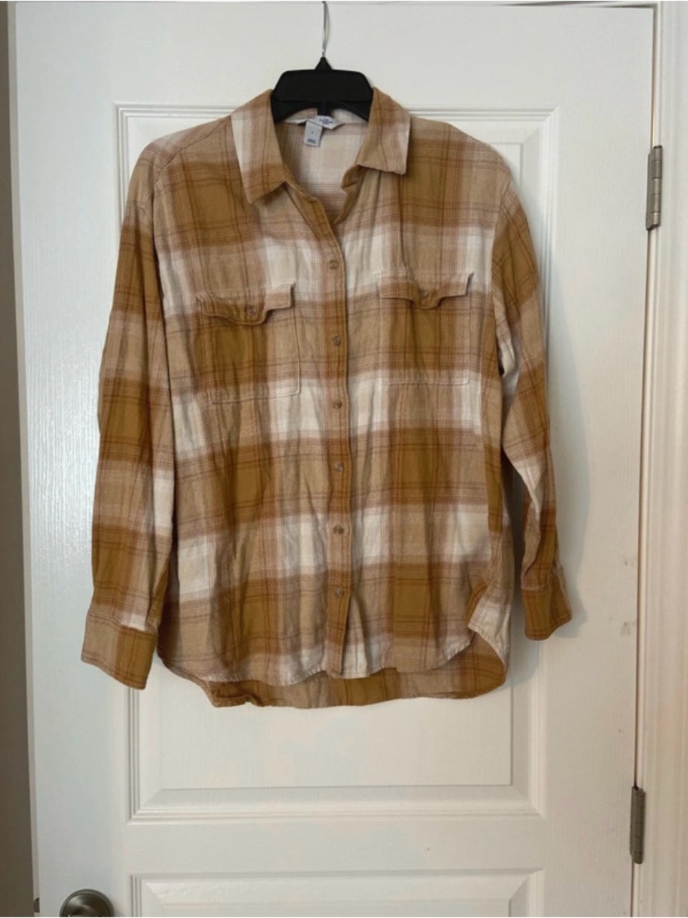 Old Navy Women's Brown and White Plaid Button-Down Shirt